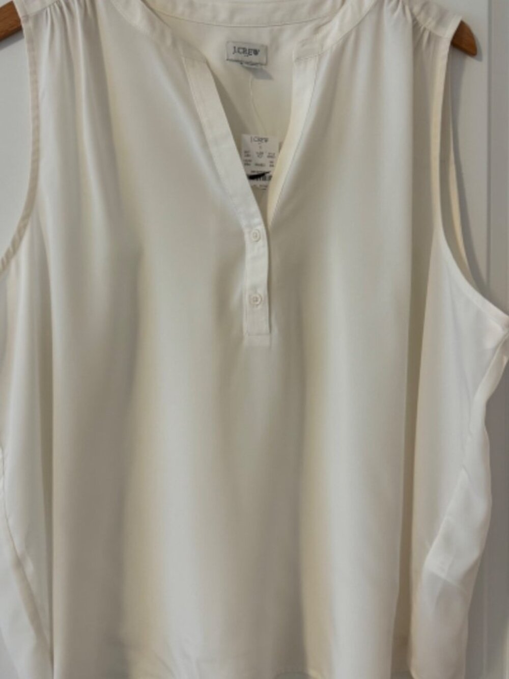 Sleeveless V-neck popover top - Picture 3 of 4